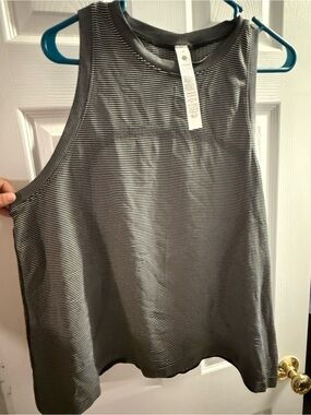 NWOT lululemon athletica Swiftly Relaxed tank top - size 14 b/w striped